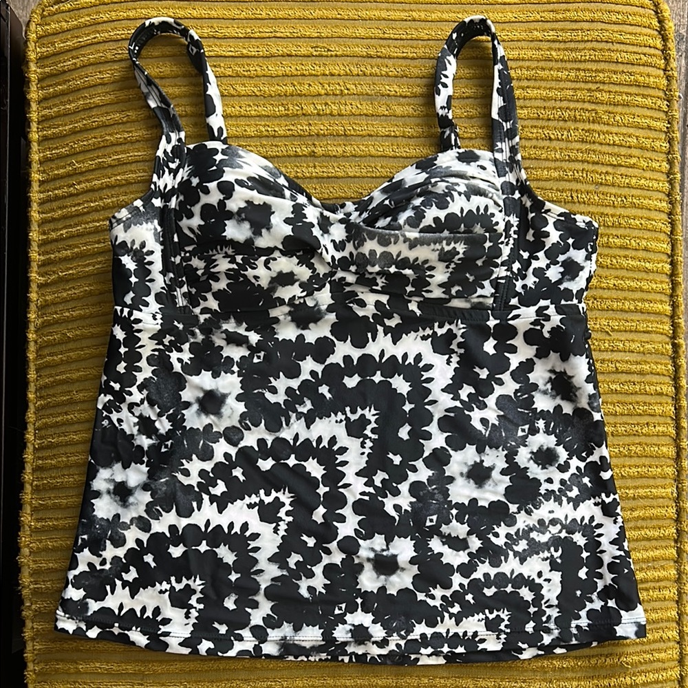 Bisou Bisou Black and White Floral Tie Dye tankini top Sz M
